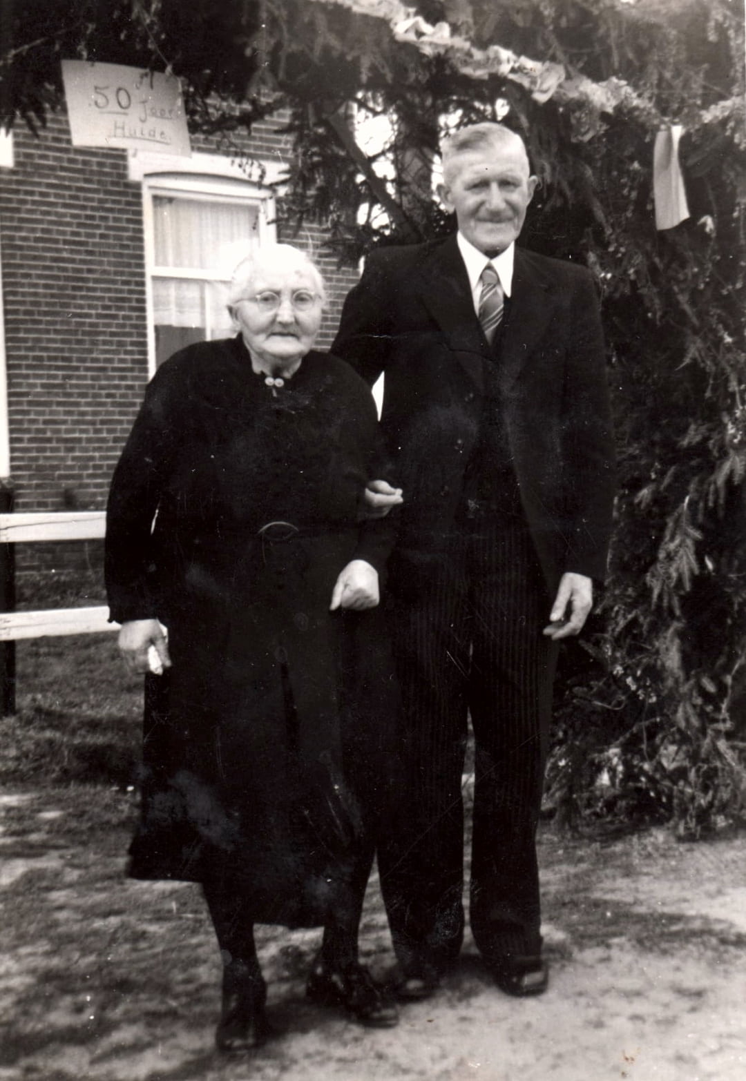 7 mei 1960, Oostereind 3 in Grolloo: 50-jarig huwelijk van mijn overgrootouders Willem Langejans Sijbring (1878-1962) en Jantje Smeenge (1879-1966)
