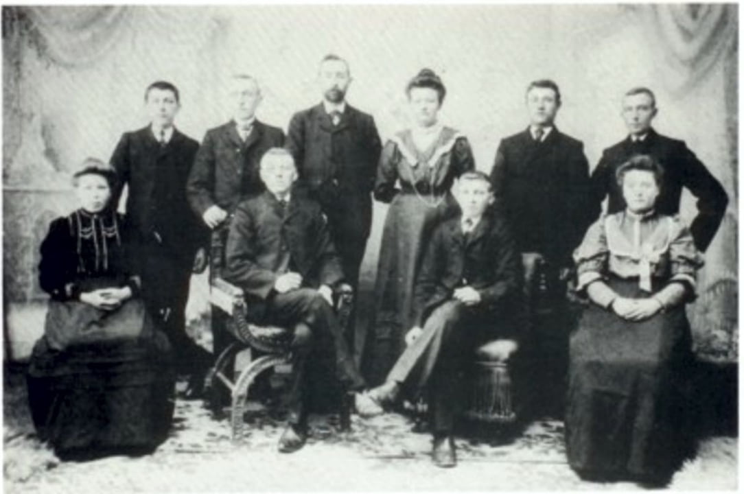 Toneelvereniging "Eendracht" in 1912
