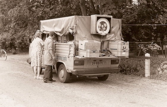 Harm Suichies met zijn groentewagen in 1986.