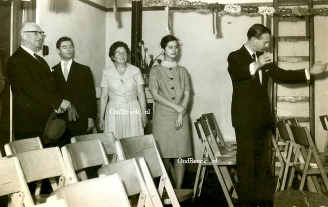 3e van links Juf Polman (voormalig schooljuffrouw op OLS Grolloo in de 40er jaren), hier op een foto uit Broek-op-Waterland, begin 60er jaren